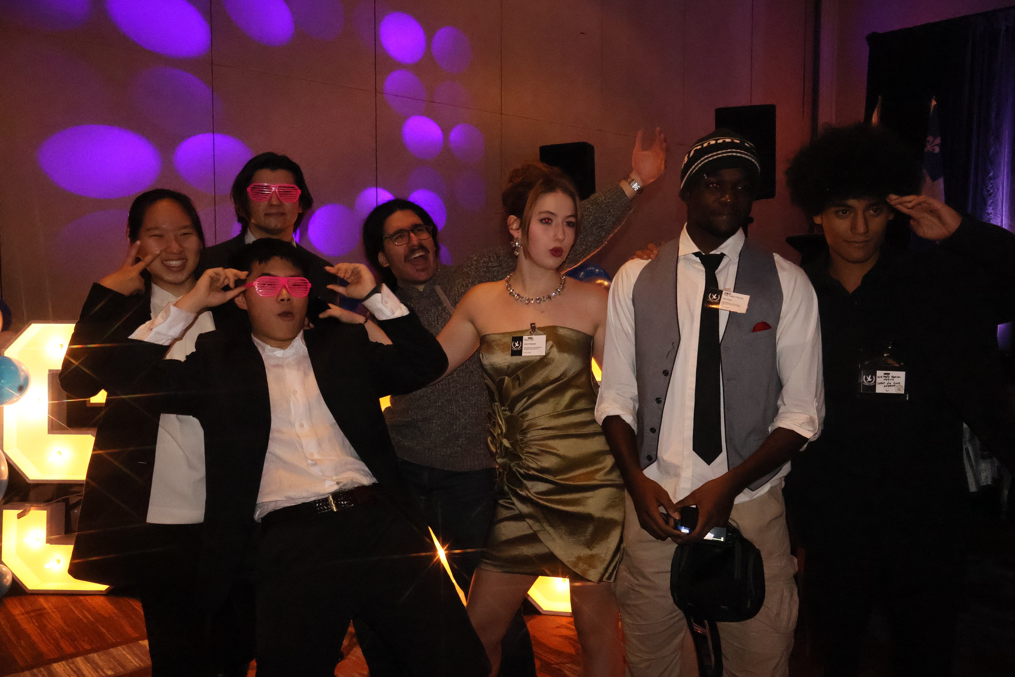 Crisis room update briefing with live notices